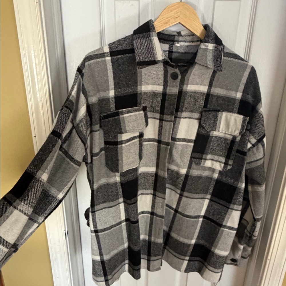 Men's Black & Gray Plaid Button-Up Shirt Jacket